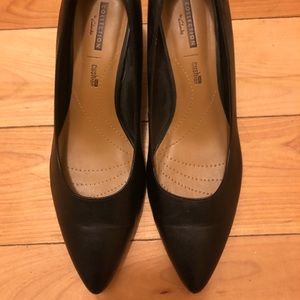 Comfortable black kitten heels